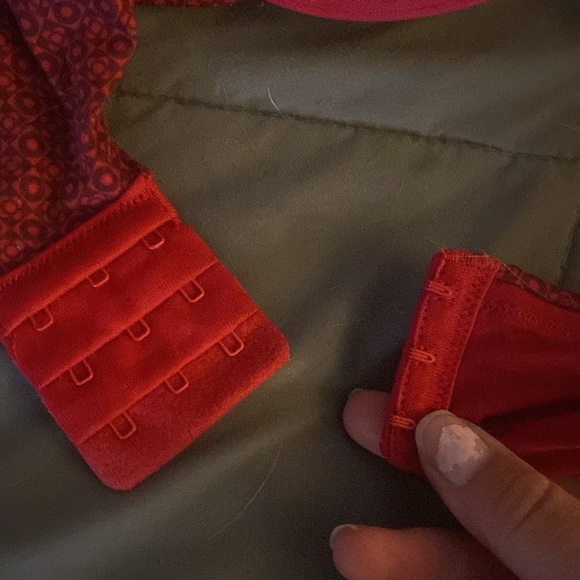 Women’s red and purple bra 36D - Picture 6 of 6